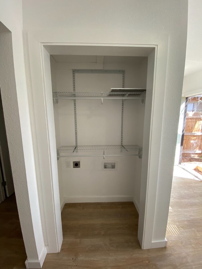 Building Photo - Pre-Leasing for Summer/Fall 2026 - Back House