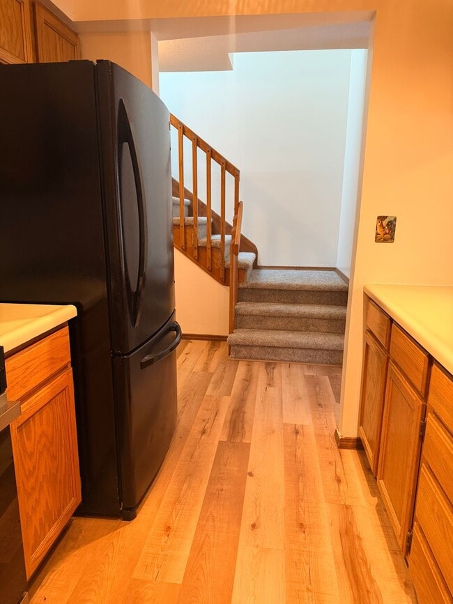 Building Photo - Recently updated unit Near Montana State!