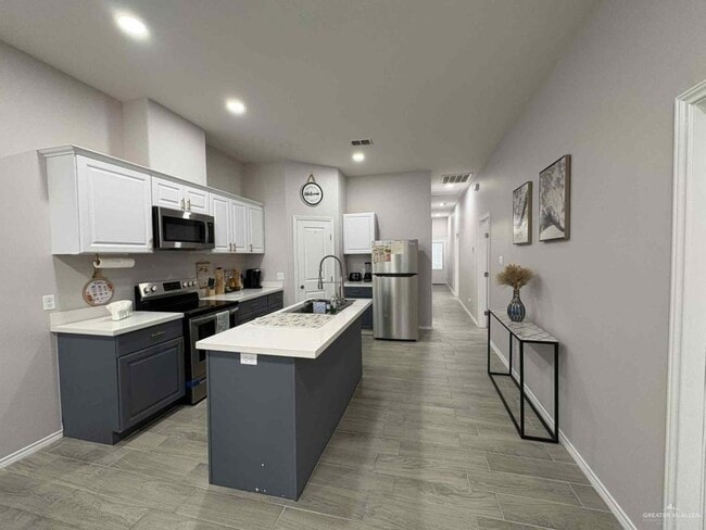 Building Photo - 10 Cassandra St