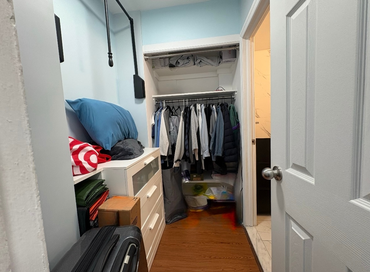 Closet - 6115 97th St