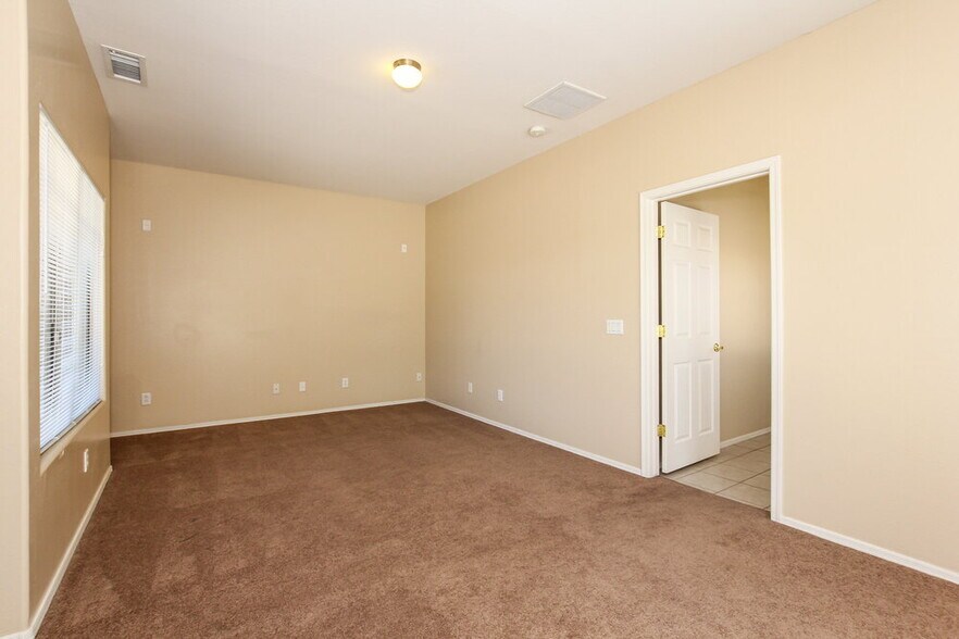 Building Photo - 5245 W Bowker St