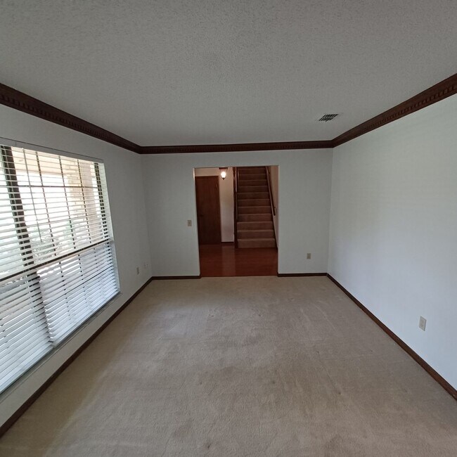 Building Photo - 2295 Foxwood Dr