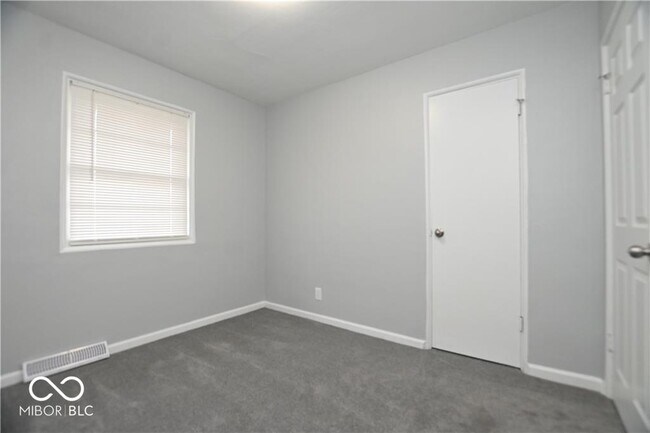 Building Photo - 5820 E 40th St