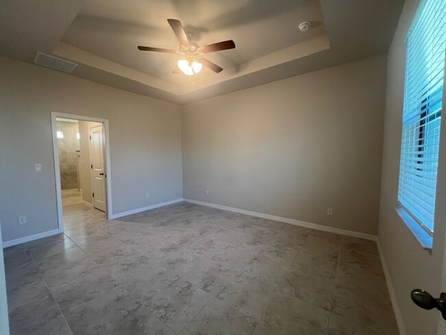 Building Photo - For Rent: Beautiful 4-Bedroom, 2-Bathroom ...