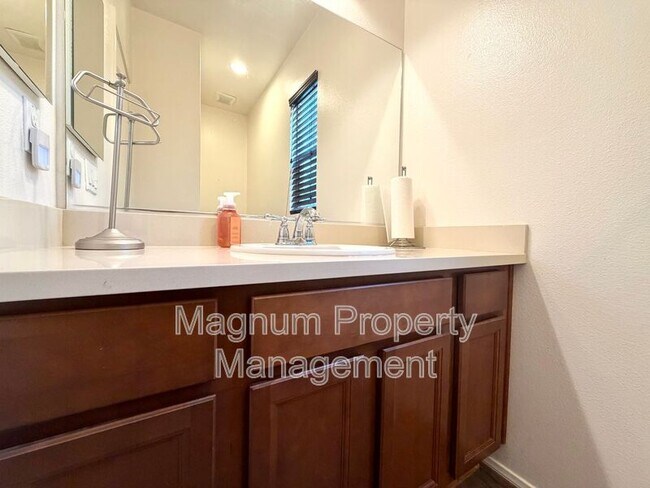 Building Photo - 37390 Paseo Violeta