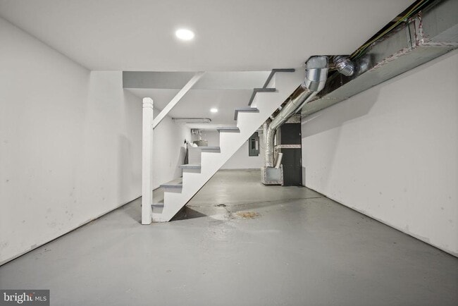 Building Photo - 818 N Rose St