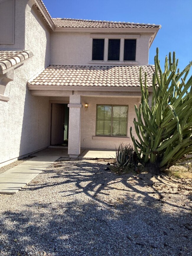 5 Bedroom 3 Bath 2323 Sq. Ft. Phoenix 6631 S 18th Ln Phoenix