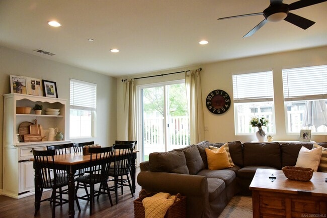 Building Photo - 507 Moonlight Dr
