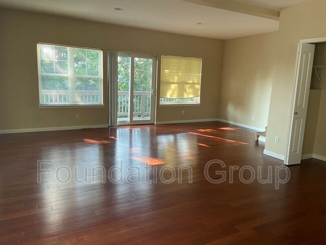 Building Photo - 150 S 152nd St