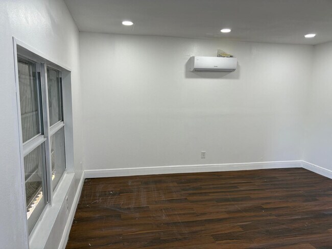 Building Photo - 230 SW 11th St