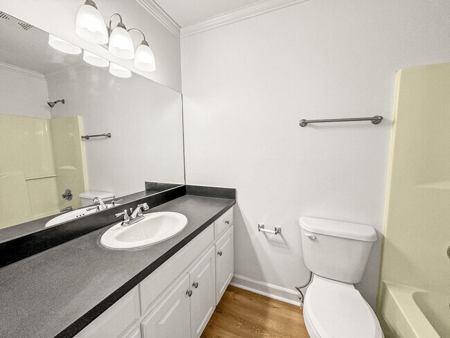 Building Photo - Newly Remodeled 3-BR, 2-Bath Home