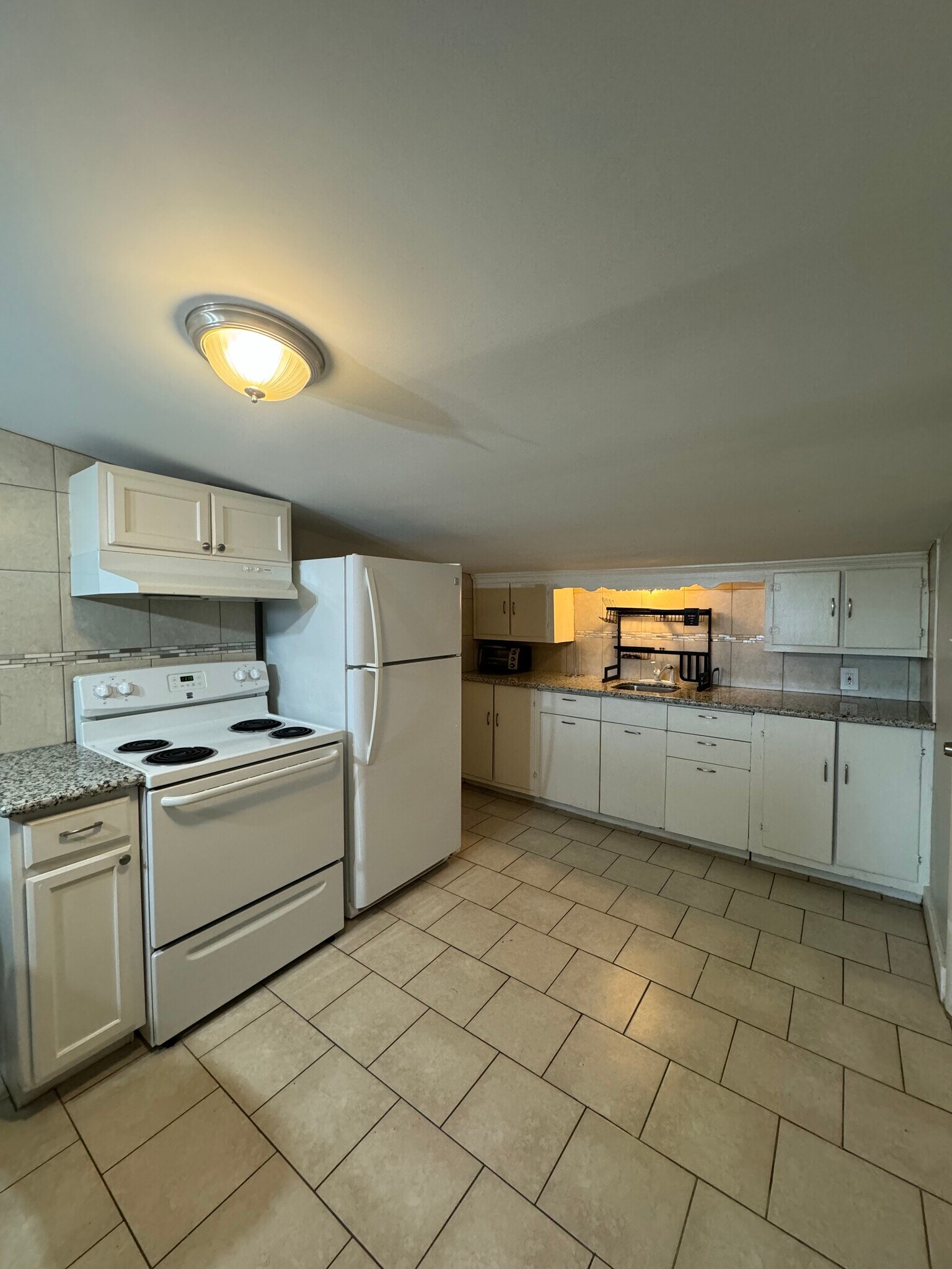 Building Photo - 464 3rd St