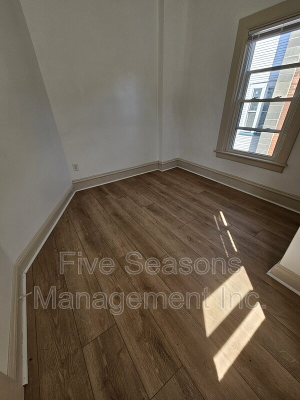 Building Photo - 206-208 North Champlain Street - 208