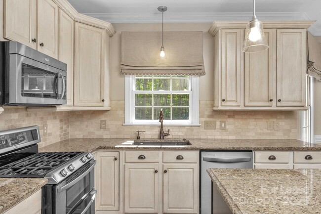 Building Photo - 1202 Coachman Dr
