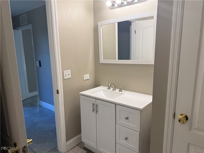 Building Photo - 431 Broadmoor St