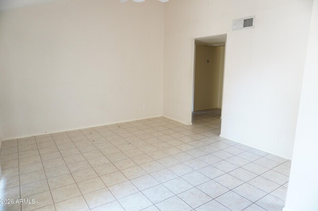 Building Photo - 10610 S 48th St