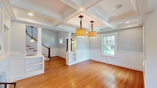 Building Photo - 2320 Chesterfield Ave