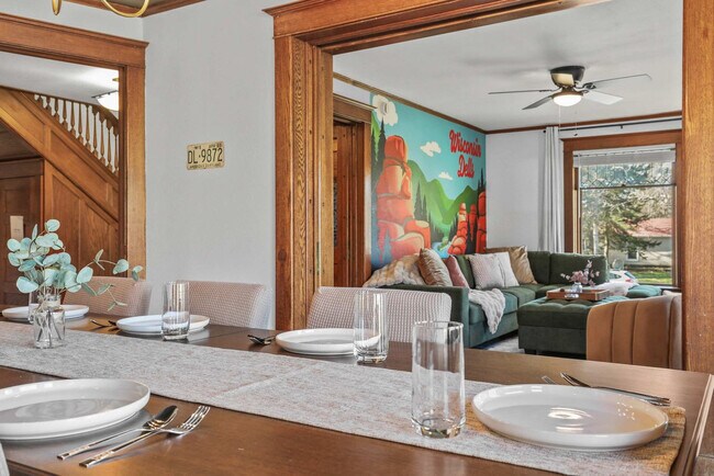 Building Photo - 924 Capital St