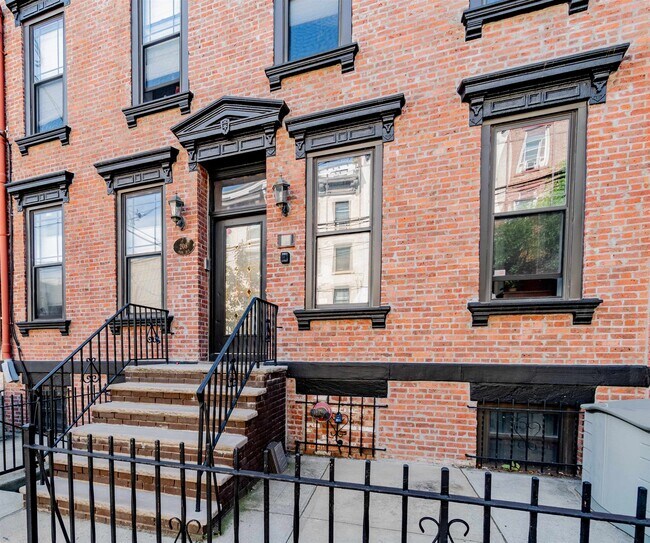 Building Photo - 208 Park Ave