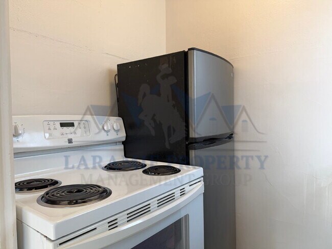 Building Photo - 407 S 5th St