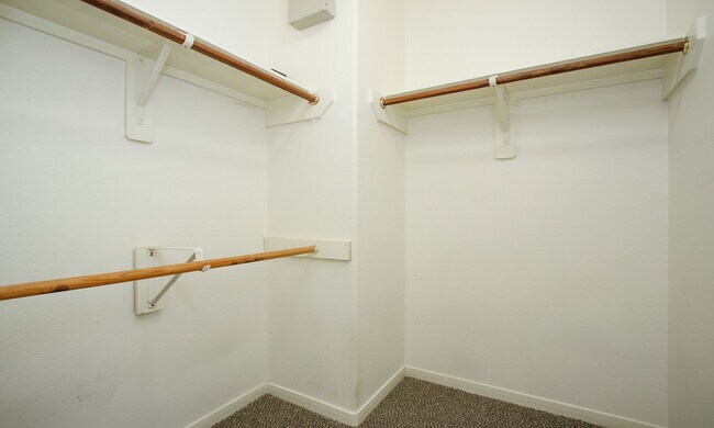 Building Photo - For Lease | 4 Bed, 2.5 Bath |2,314 Sq Ft |...