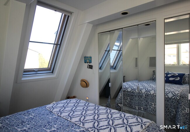 Building Photo - 147 Captains Dr