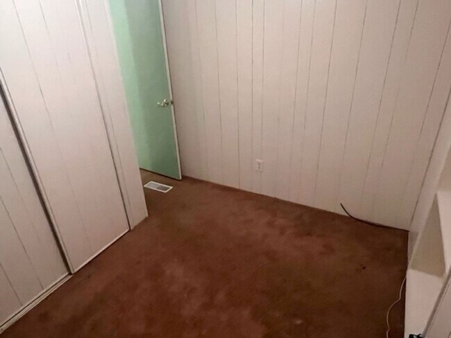 Building Photo - 4 Bedroom doublewide with Garage/Workshop ...