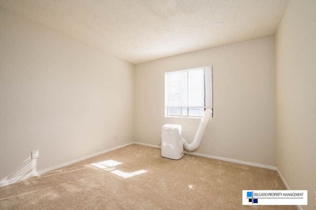 Building Photo - Newly remodeled Benicia 1st Street condo