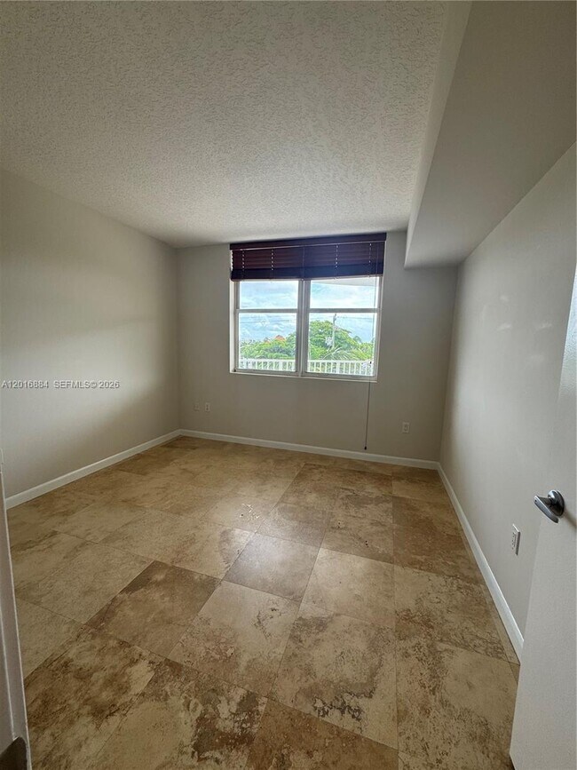 Building Photo - 1555 N Treasure Dr