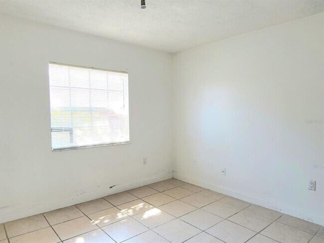 Building Photo - 496 Banyon Tree Cir