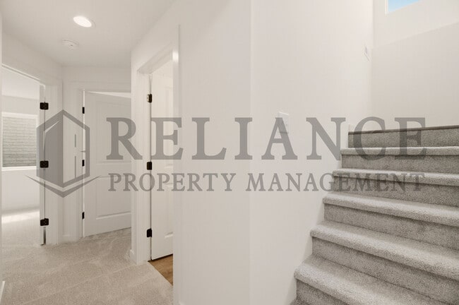 Building Photo - 5249 N Pinecrest Ct