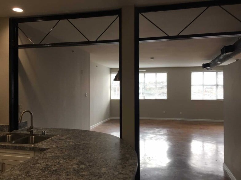 Interior Photo - MAA McKinney Avenue