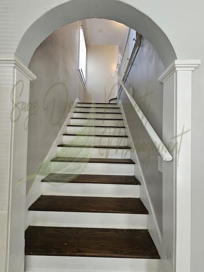Building Photo - BEAUTIFUL 2-STORY HOME!!!