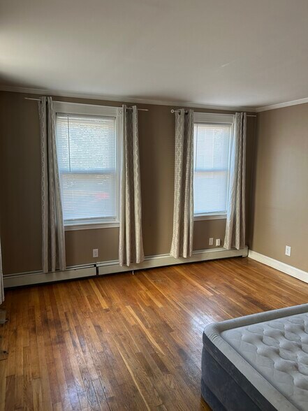 Building Photo - 11 Lincoln Rd