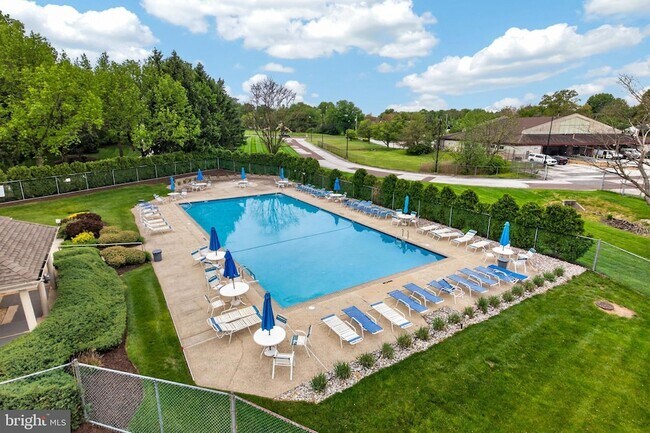 Building Photo - 1014 Foxmeadow Dr