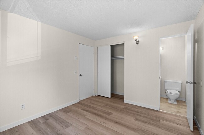 2 Bedroom 1.5 Bath w/Garage 787 Sq Ft - Rainier Gardens Aparments