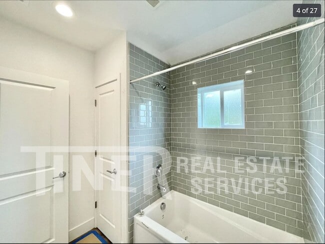 Building Photo - 1509 Eggplant Alley