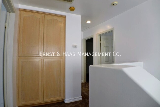 Building Photo - 3560 Pine Ave