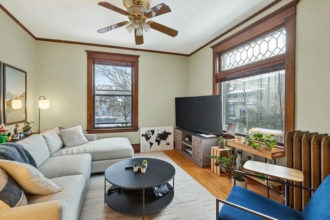 Building Photo - 2827 Pleasant Ave