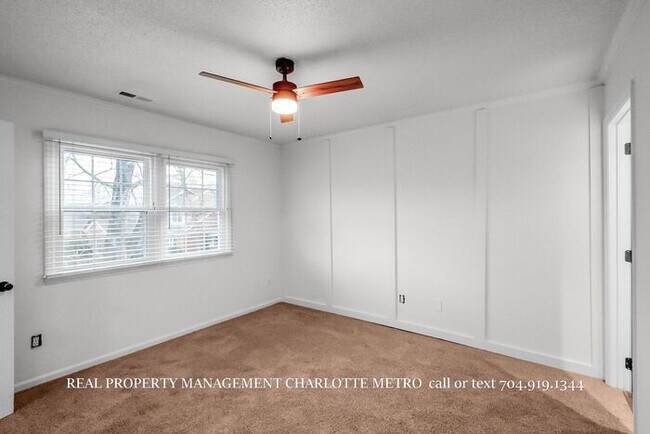 Building Photo - Charming HOME in Prime South Charlotte Location!