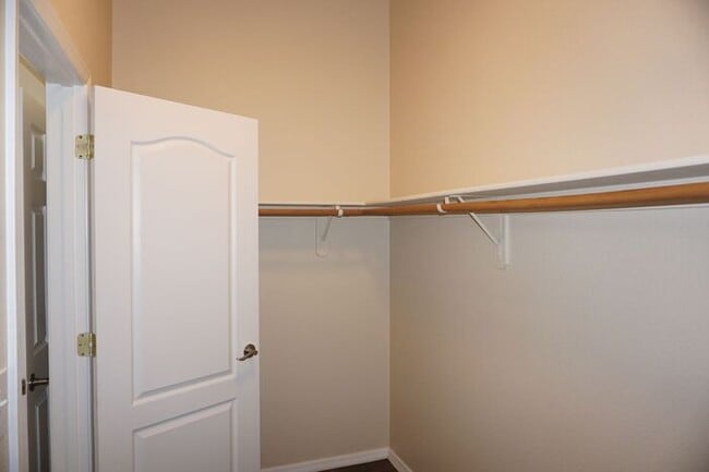 Building Photo - Popular Location, 3Bdm 2Ba Home