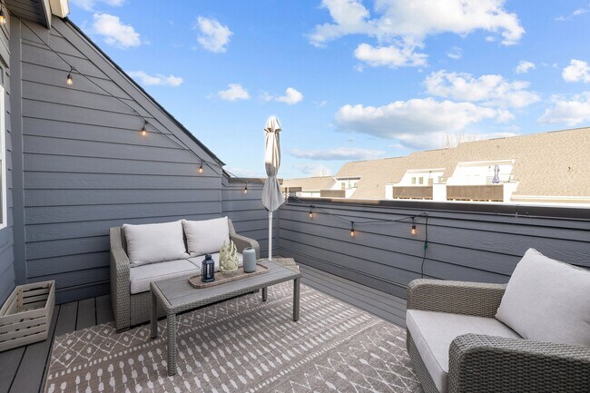 Building Photo - 644 W End Dr