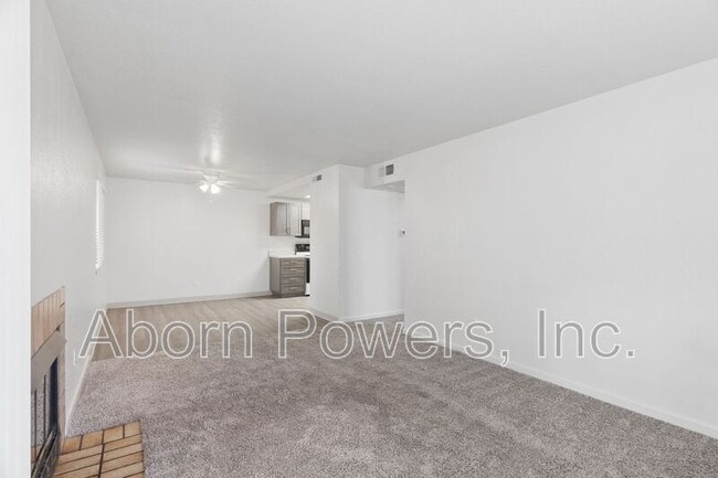 Building Photo - 2529 Greenwood Ln