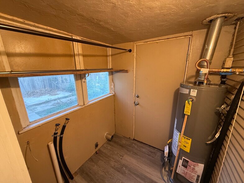 Laundry Room - 1019 Twiford St