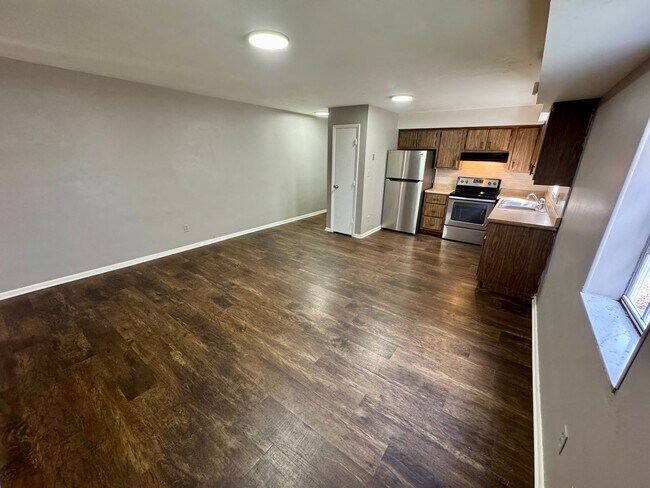 Building Photo - 542 5th Ave