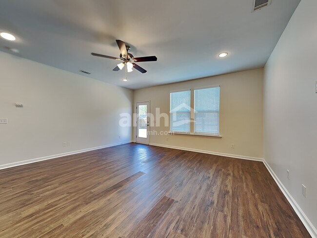 Building Photo - 391 Southwilde Way