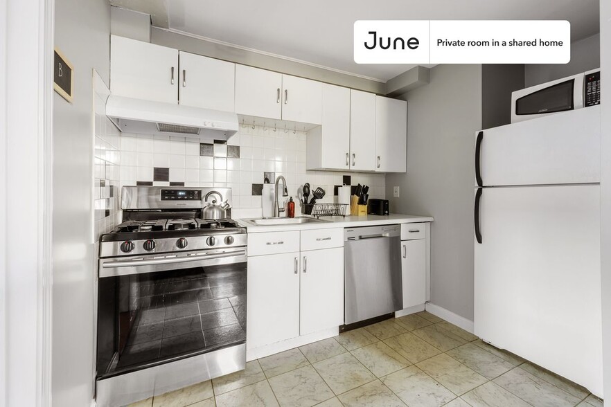 Building Photo - Private bedroom in 2 bed/1 bath Home