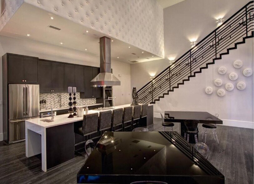 Building Photo - 5725 Carnegie Blvd