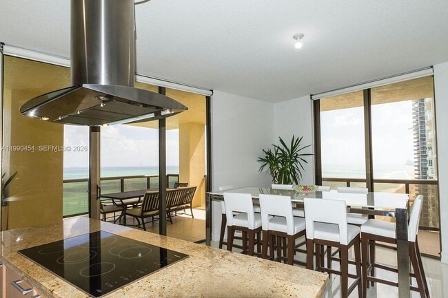 Building Photo - 16275 Collins Ave