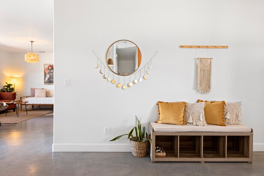 Building Photo - 60782 Duvall Dr